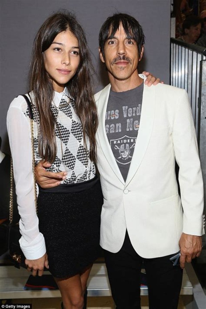 Unveiling Anthony Kiedis's Current Girlfriend: Love In The Spotlight