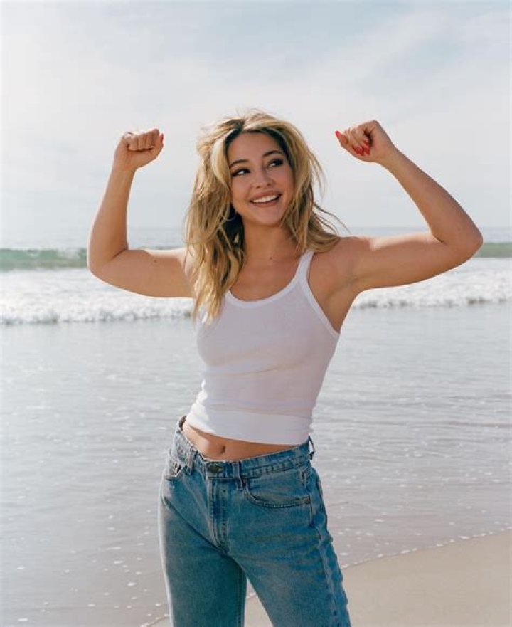 Unveiling The Weight Of Madelyn Cline: What You Need To Know