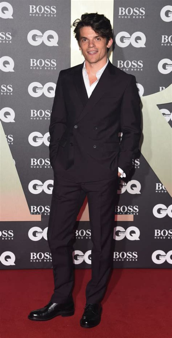 Unveiling The Height Of Edward Bluemel: How Tall Is He Really?