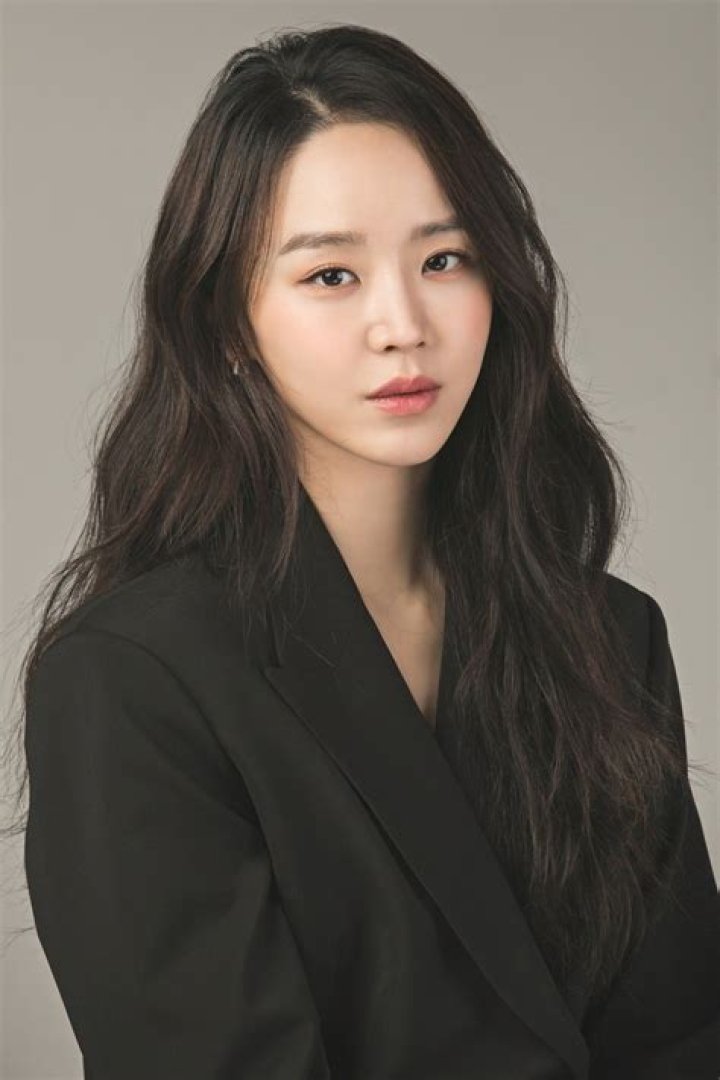 Introducing The Renowned Korean Actress Shin Hye Sun
