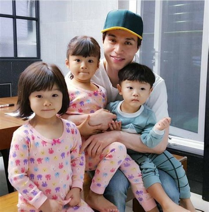 Meet The Family Of Talented Actor Lee Dong Wook