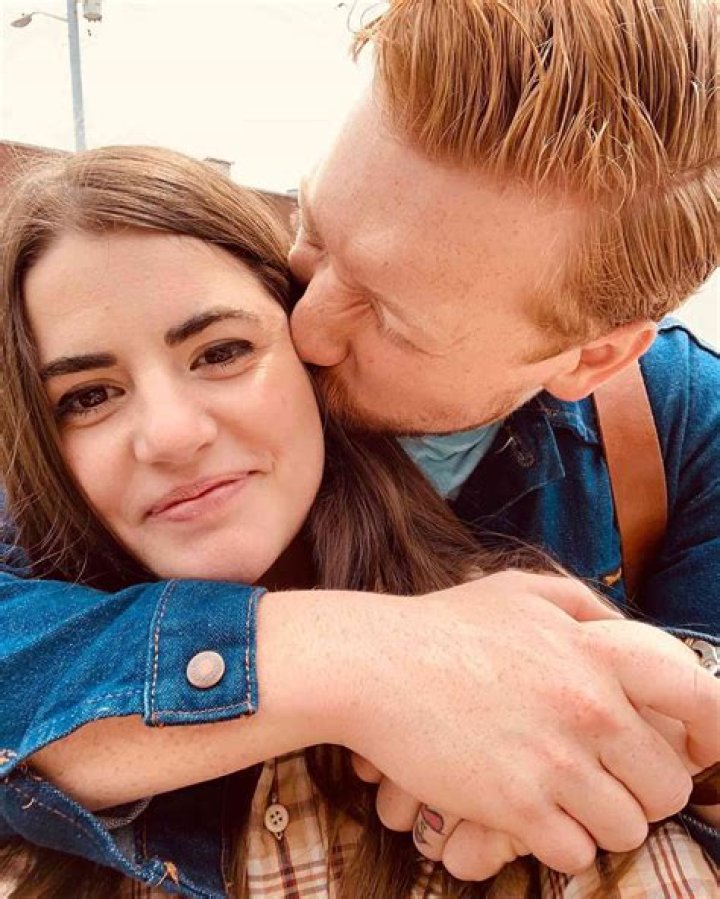 Unraveling The Mystery: Who Is Tyler Childers Dating?